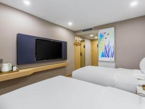Postel nebo postele na pokoji v ubytování CHEERMAY Hotel Beijing Dongzhimen Guijie Lama Temple