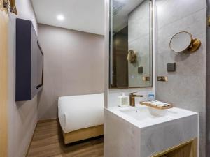 Koupelna v ubytování CHEERMAY Hotel Beijing Dongzhimen Guijie Lama Temple