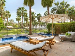 Bazén v ubytování Rixos The Palm Hotel & Suites - Ultra All Inclusive nebo v jeho okolí