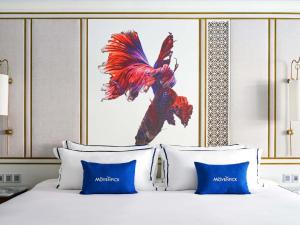 Mövenpick Myth Hotel Patong Phuket客房内的一张或多张床位