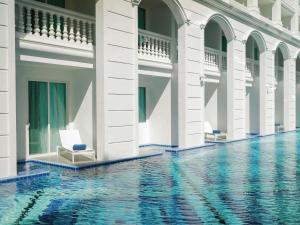 Mövenpick Myth Hotel Patong Phuket内部或周边的泳池