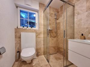 Koupelna v ubytování Zum Lerch Penthouse + 15 fotografií