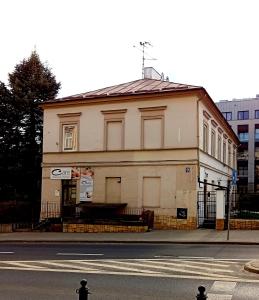 ルブリンにあるPokoje Hotelowe Centrum Lublinの通路角の古い建物