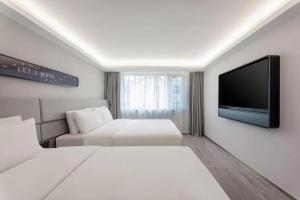 Postel nebo postele na pokoji v ubytování Atour Light Hotel Dalian Xinghai Square Hang Lung Shopping Center