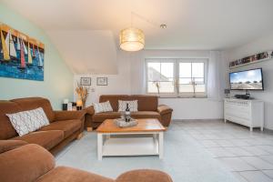 a living room with a couch and a coffee table at Wenkendorf 52 MeErholung in Wenkendorf auf Fehmarn
