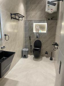 Koupelna v ubytování استديو انيق وهادئ دخول ذكي بالملقا 1001