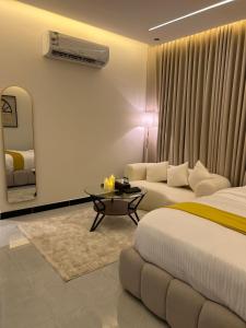 Postel nebo postele na pokoji v ubytování استديو انيق وهادئ دخول ذكي بالملقا 1001 + 6 fotografií