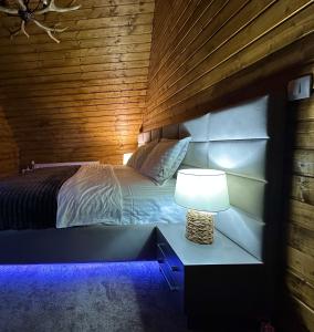 Postel nebo postele na pokoji v ubytování C&R Lodge