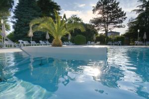 Bazén v ubytování Hotel Des Bains Terme nebo v jeho okolí