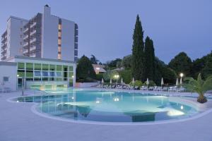 Bazén v ubytování Hotel Des Bains Terme nebo v jeho okolí