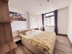 En eller flere senge i et værelse på Lavender II Hotel