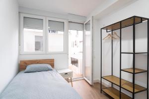 a bedroom with a bed and a book shelf at Altozano la Victoria A 2 hab in Andújar