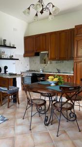 A kitchen or kitchenette at Appartamento Andora Tra gli ulivi