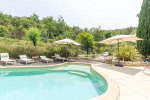 Bazén v ubytování Gite Provençal nebo v jeho okolí