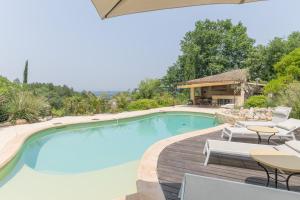 Bazén v ubytování Gite Provençal nebo v jeho okolí