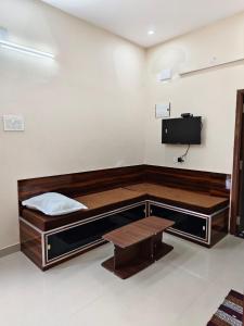 Alif serviced Apartment for Families and Executives的电视和/或娱乐中心