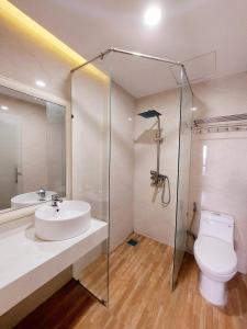 Ένα μπάνιο στο Royal Hotel & Apartment