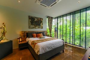 Ένα ή περισσότερα κρεβάτια σε δωμάτιο στο Botanica Modern Loft by RESAVA +28 φωτογραφίες