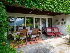 Ogród w obiekcie Gemütliche Ferienwohnung mit Terrasse und Seeblick