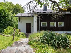 Ogród w obiekcie Gemütliche Ferienwohnung mit Terrasse und Seeblick