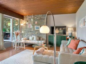 Część wypoczynkowa w obiekcie Gemütliche Ferienwohnung mit Terrasse und Seeblick