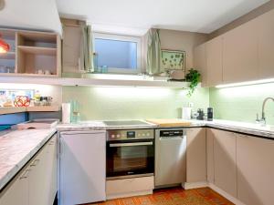 Kuchnia lub aneks kuchenny w obiekcie Gemütliche Ferienwohnung mit Terrasse und Seeblick
