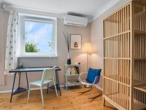 Część wypoczynkowa w obiekcie Gemütliche Ferienwohnung mit Terrasse und Seeblick