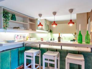 Kuchnia lub aneks kuchenny w obiekcie Gemütliche Ferienwohnung mit Terrasse und Seeblick