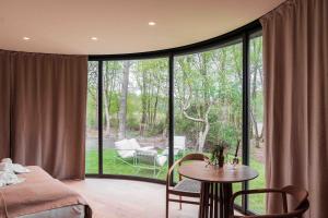 Voodi või voodid majutusasutuse LumiPod – Luxe glazen design‑pod toas