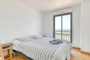Ein Bett oder Betten in einem Zimmer der Unterkunft Villa Léa Vue mer d'exception Plage