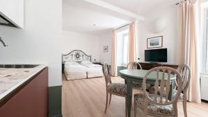 a kitchen and a living room with a table and chairs at Residence la Limonera in Bellagio