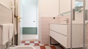 a bathroom with a white sink and a toilet at Residence la Limonera in Bellagio