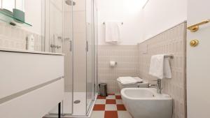 a bathroom with a toilet and a sink and a shower at Residence la Limonera in Bellagio