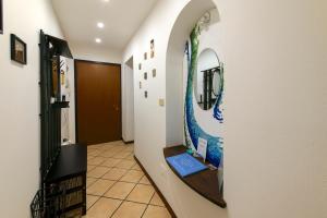 TV a/nebo společenská místnost v ubytování Emerald River Apartment