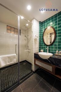 Koupelna v ubytování Lotusama Central Hanoi Hotel