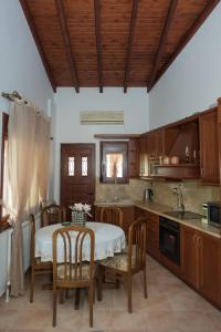 Η κουζίνα ή μικρή κουζίνα στο Tranditional Retreat in Avdou, Crete