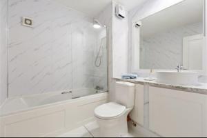 Ένα μπάνιο στο City Apartment +2 φωτογραφίες