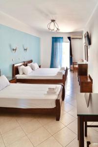 Postel nebo postele na pokoji v ubytování Hotel Alexandros