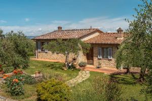 A garden outside L'Oliveta 6, Emma Villas