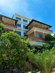 Tòa nhà nơi khách sạn tọa lạc