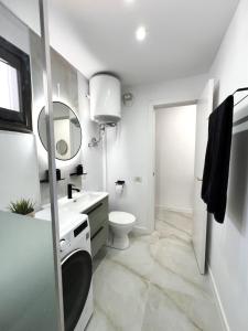 Koupelna v ubytování New! Sea View Apartment with Aircon in Center of Las Americas