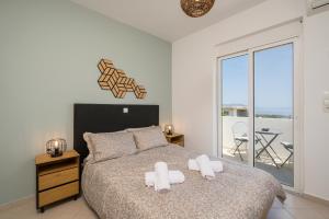 เตียงในห้องที่ Villa Views with Private Pool & Sea Horizon
