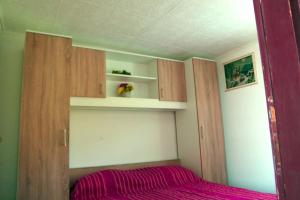 Postel nebo postele na pokoji v ubytování One Bedroom Apartment