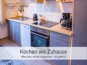 Η κουζίνα ή μικρή κουζίνα στο Fewos-Bremerhaven, Ferienwohnung "Rutenberg" - moderne Stadtwohnung in Bremerhaven mit Homeoffice, Küche & WLAN - alles fußläufig erreichbar