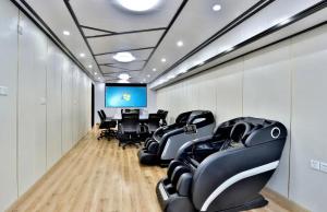 TV o dispositivi per l'intrattenimento presso Shanghai Monegative Time Garden Hotel Disney Store