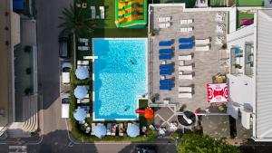 Bazén v ubytování Nautilus Hotel Family nebo v jeho okolí