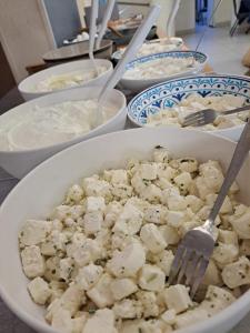 Comida en o cerca de este hotel