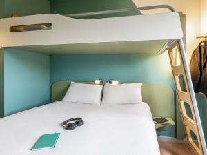 Postel nebo postele na pokoji v ubytování ibis budget Basel Pratteln