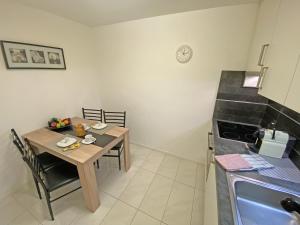 Η κουζίνα ή μικρή κουζίνα στο Casa Cincillà, 2 Stock by HolAp SA