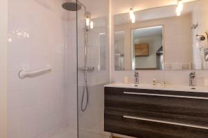Koupelna v ubytování Hôtel & Résidence Lou Paradou Gréoux Les Bains